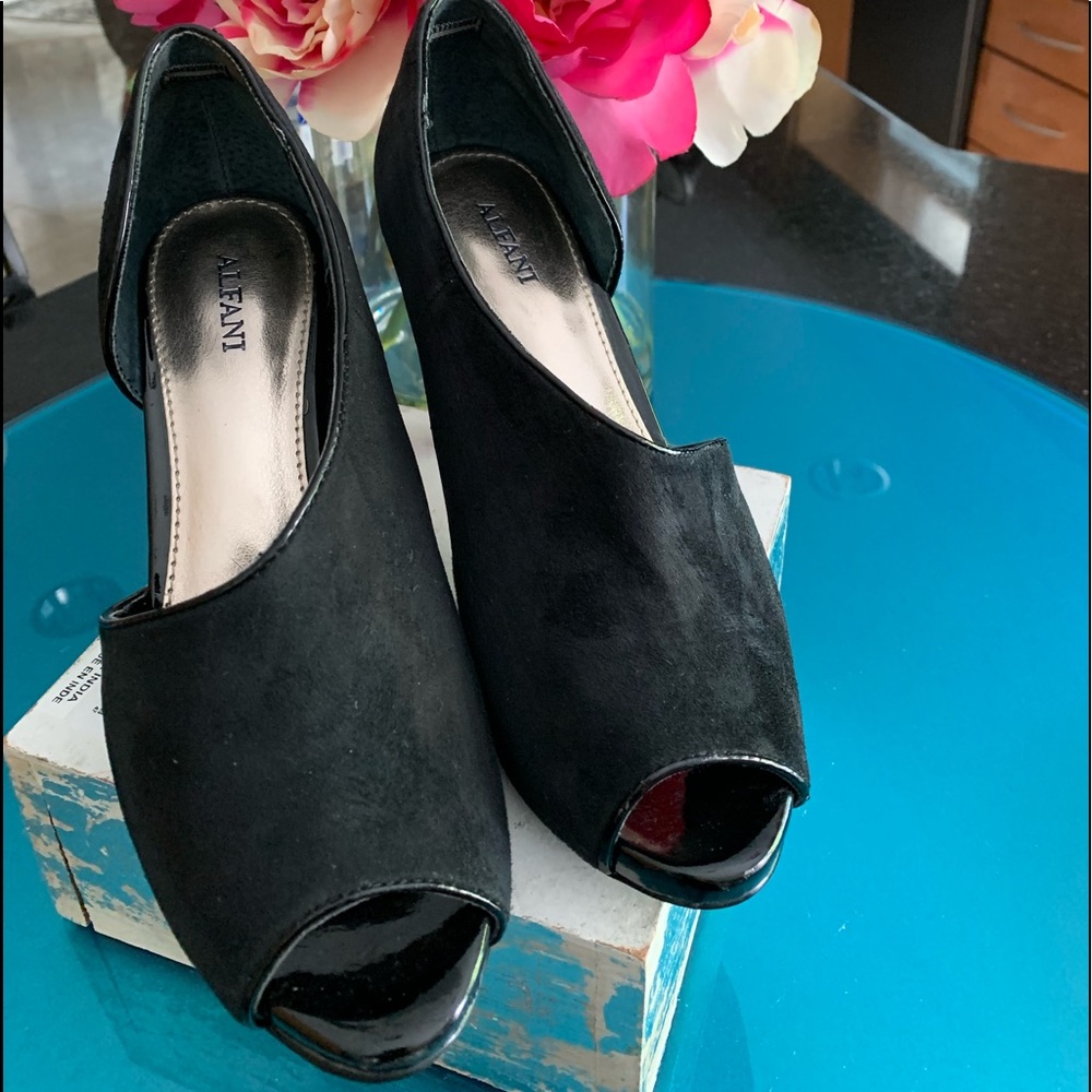 ALFANI Peep-Toe Suede High Heels 👠 Size 6.5